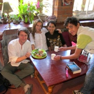 Edward Norton Enjoys Lunch at Ramana's Garden Cafe